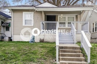 Building Photo - 319 S 43rd St