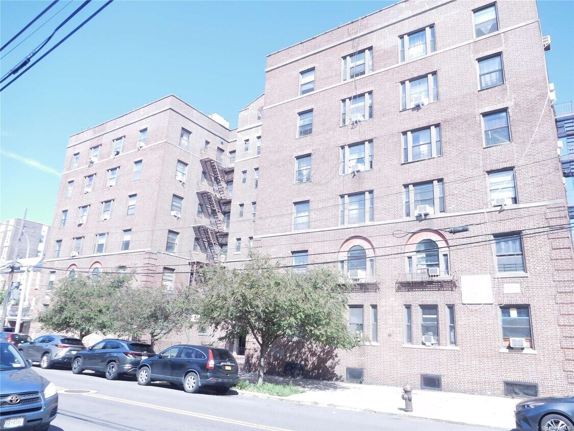 333838 Parsons Blvd Unit 4J, Queens, NY 11354 Room for Rent in