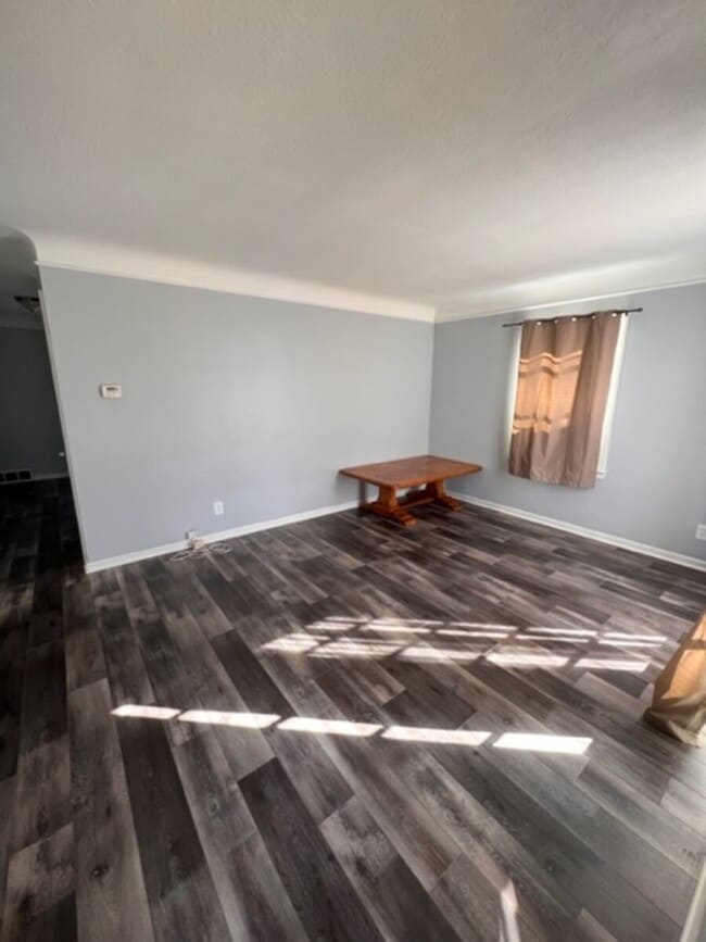 Building Photo - 423 E 274th St