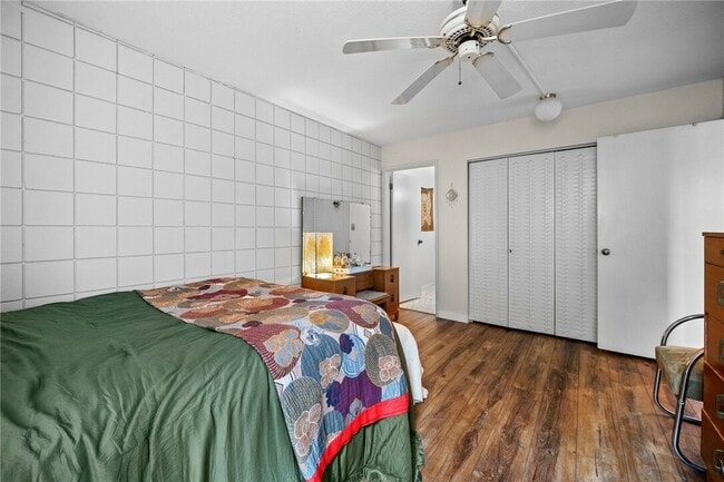 Building Photo - 4902 University Ave