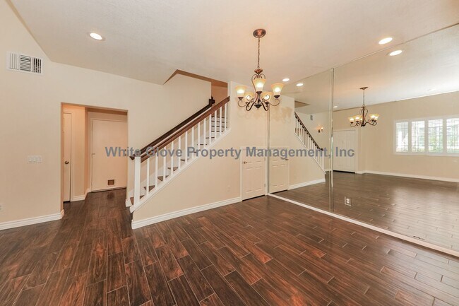 Foto del edificio - 3 Bedroom Plus Loft Condo in Gated Chino Hills Community
