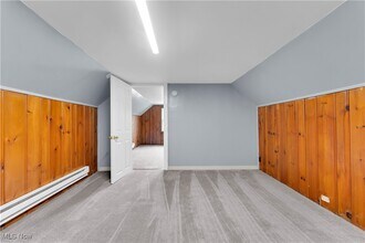 Building Photo - 915 Helmsdale Rd