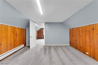 Building Photo - 915 Helmsdale Rd