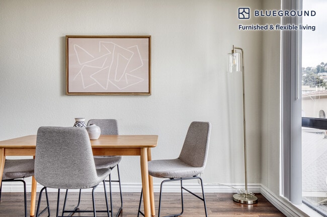 Building Photo - 7275 Franklin Ave