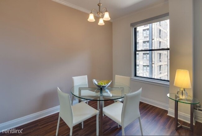Building Photo - 1 br, 1 bath Apartment - 194 E Delaware Pl