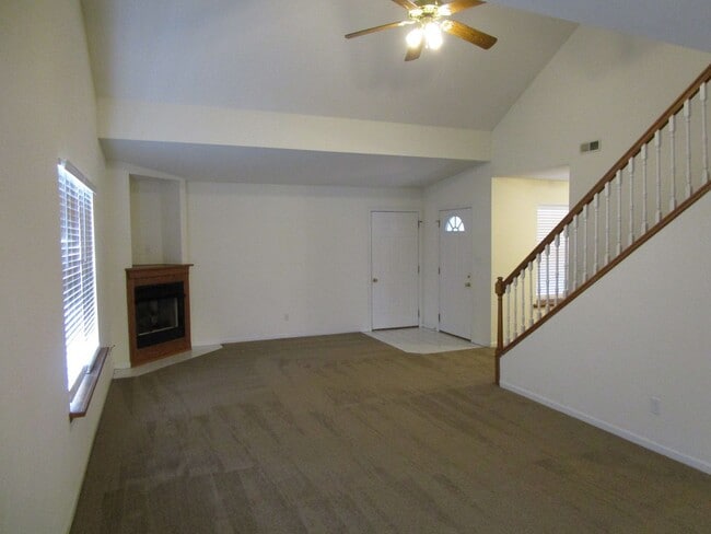 Building Photo - 1704-1706-1706 Louise Cir