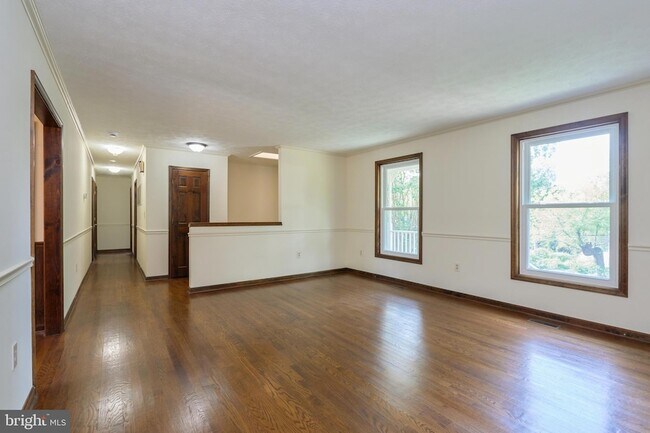 Building Photo - 8332 Hilltop Ave