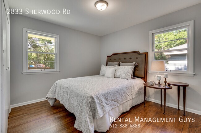 Foto del edificio - 2833 Sherwood Rd
