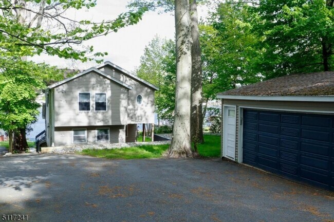 Building Photo - 157 New Jersey Ave