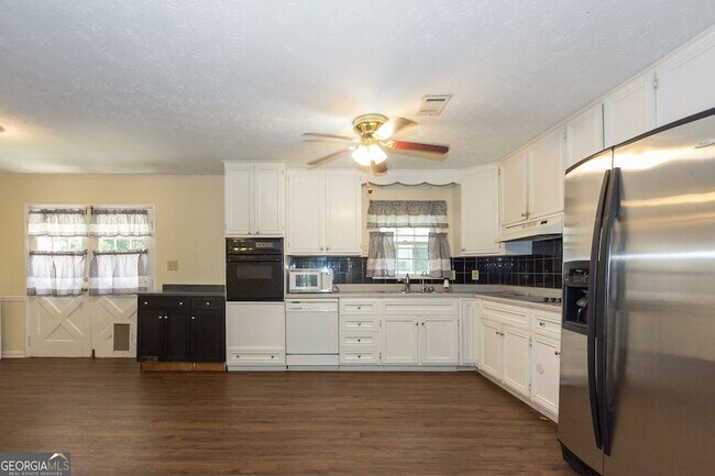 Foto del edificio - 3720 Sunny Hill Dr