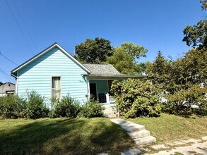 Building Photo - 320 S Jackson St