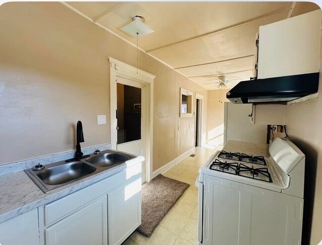 Building Photo - 345 1/2 Chemung St