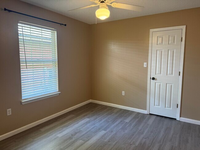 Building Photo - 967 Claeven Cir