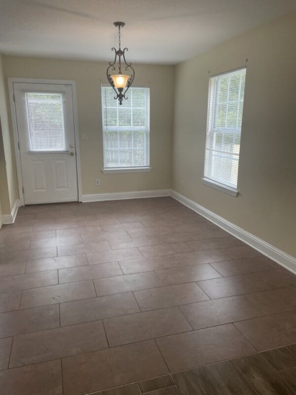 Comedor - 10323 Daisy Vestry Rd