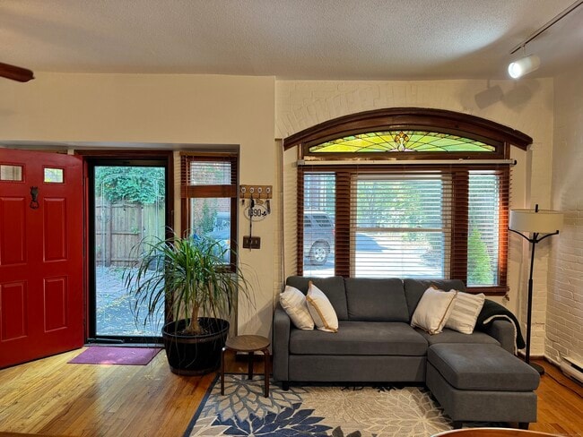 Building Photo - 29 Eld St