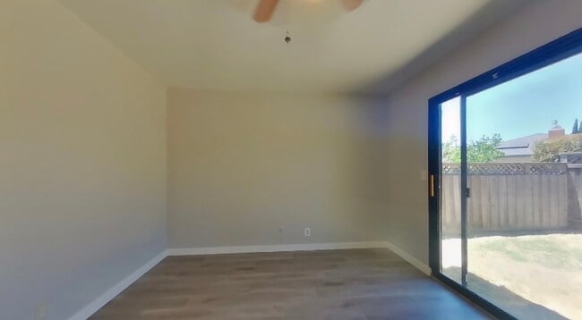 Foto del edificio - 607 Peach Ct