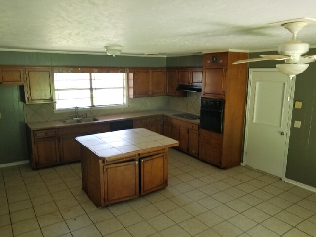 Building Photo - 1124 Plantation Blvd