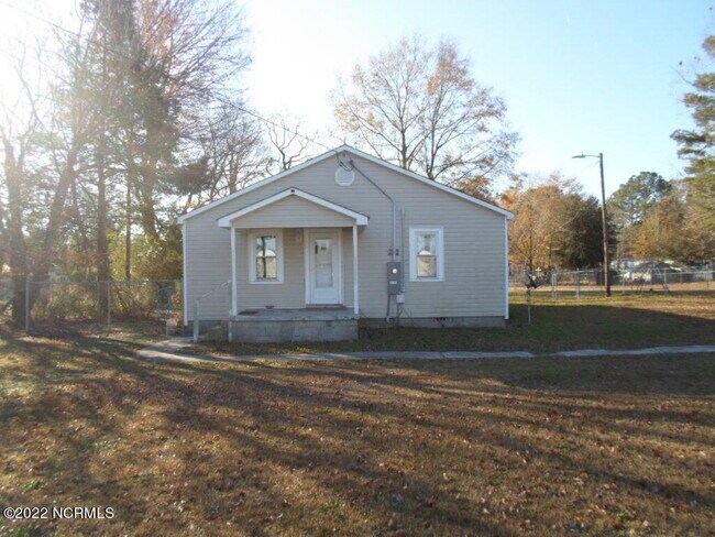 Building Photo - 2111 Catherine Lake Rd