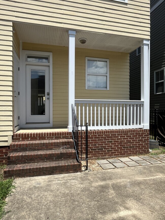 Building Photo - 527 Dubois Ct