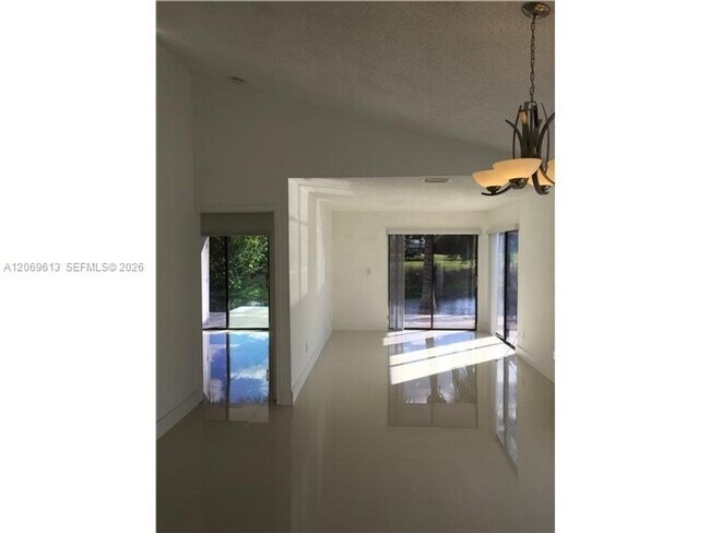 Foto del edificio - 3600 NW 82nd Terrace