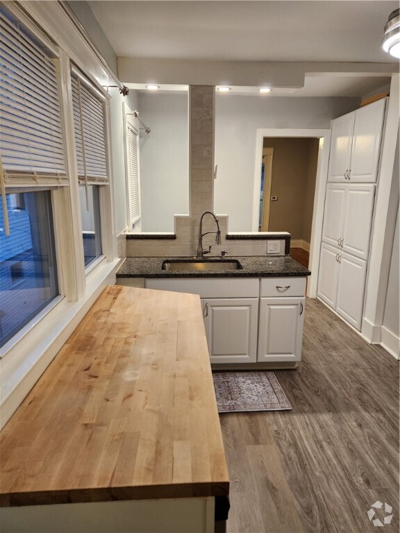 Building Photo - 110 Elmdorf Ave