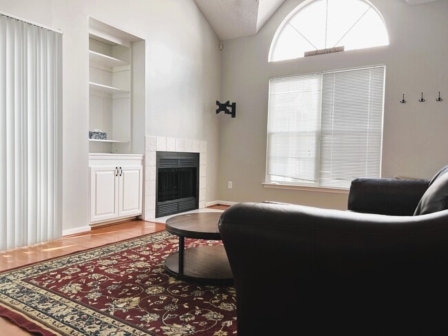 Building Photo - 1705 Willow Creek Ct