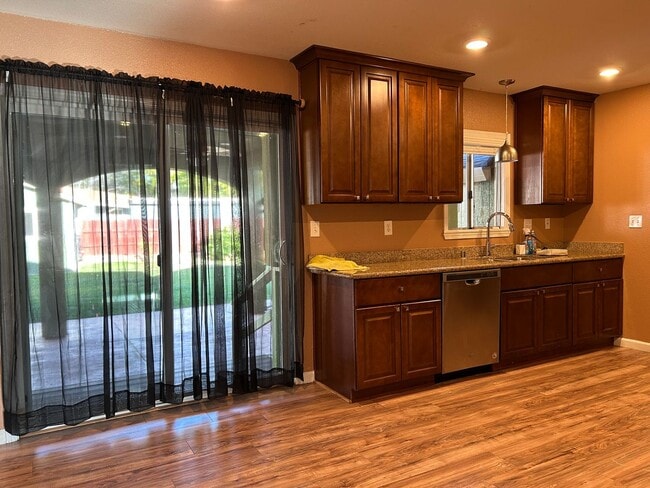 Foto del edificio - 1972 Fogg Ave