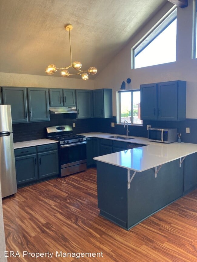 Building Photo - 4 br, 2 bath House - 745 W Mountain View Dr