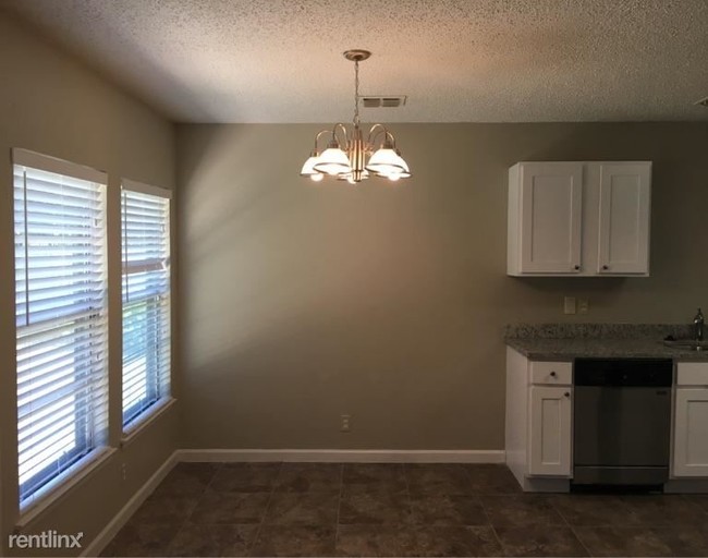 Building Photo - 3 br, 2 bath House - 7601 Tarrasa Dr