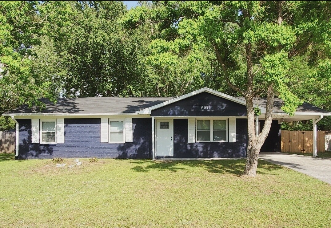 Primary Photo - 981 White Cir
