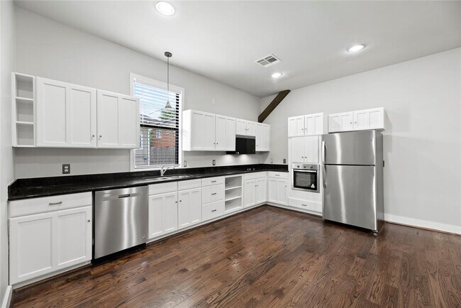 Foto del edificio - 633 E 11th St