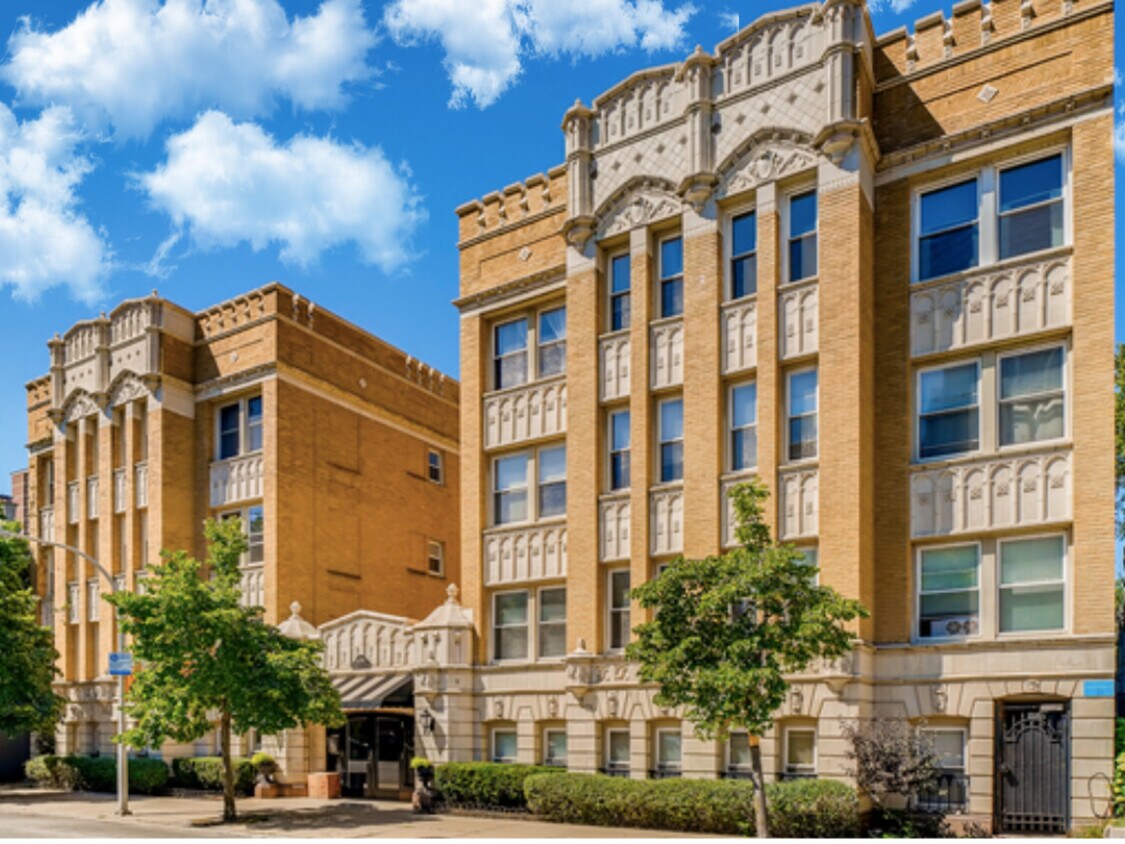 Foto principal - 4240 N Clarendon Ave