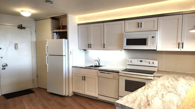 Photo - 300 N State St Apartment