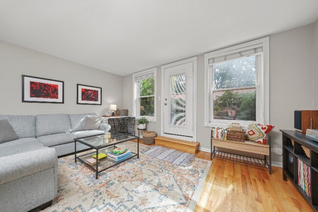 Foto del edificio - 1023 W Vernon Park Pl