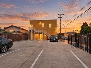Building Photo - 1408 21st Ave
