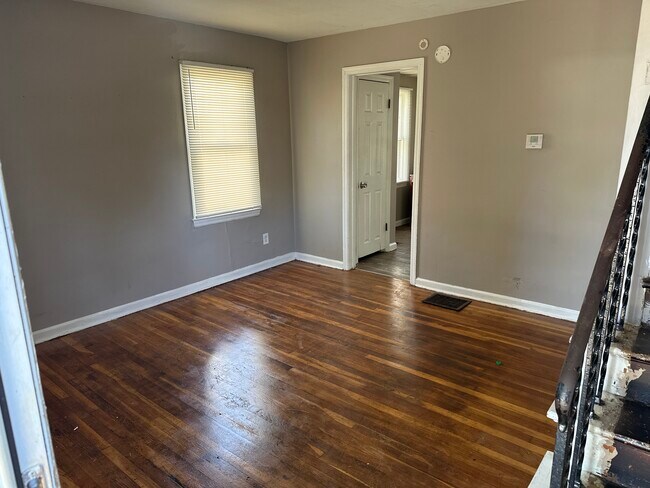 Building Photo - 906 S Harris Ave