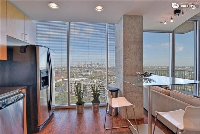 Foto del edificio - 5925 Almeda Rd