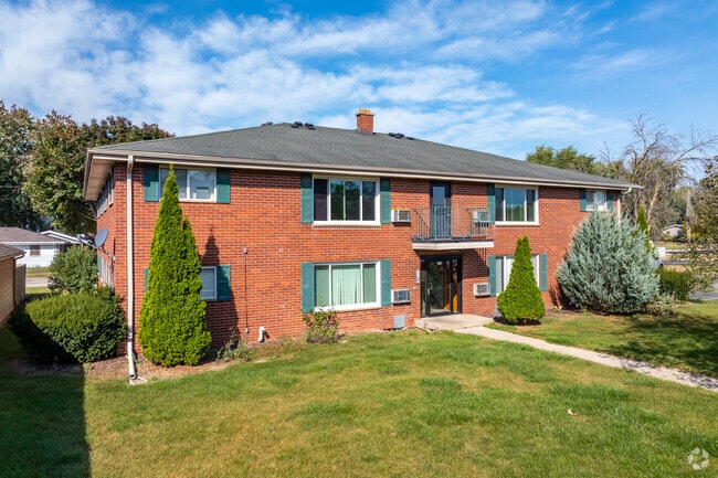 Exterior - Evergreen Terrace Apartments