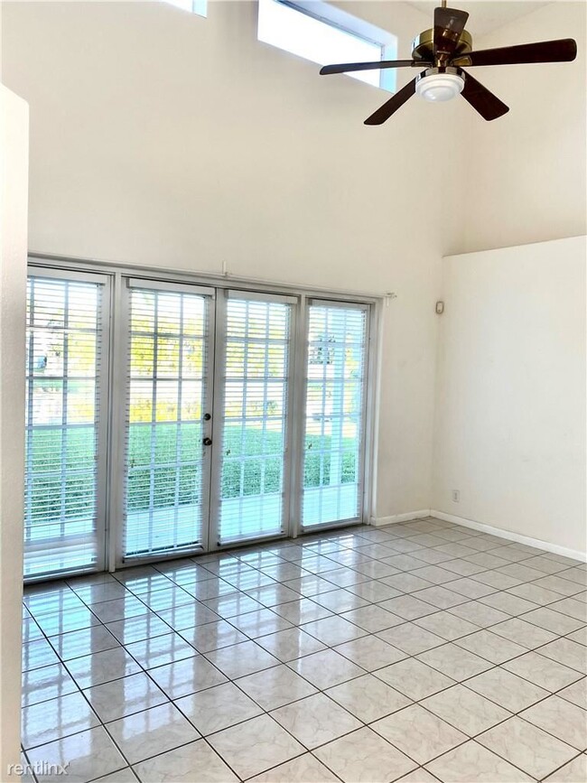 Building Photo - 3 br, 2 bath House - 528 Water Pt