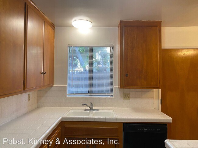 Building Photo - 249 Lindero Ave