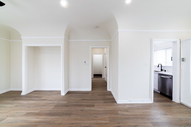 Foto del edificio - 211 N Berendo St