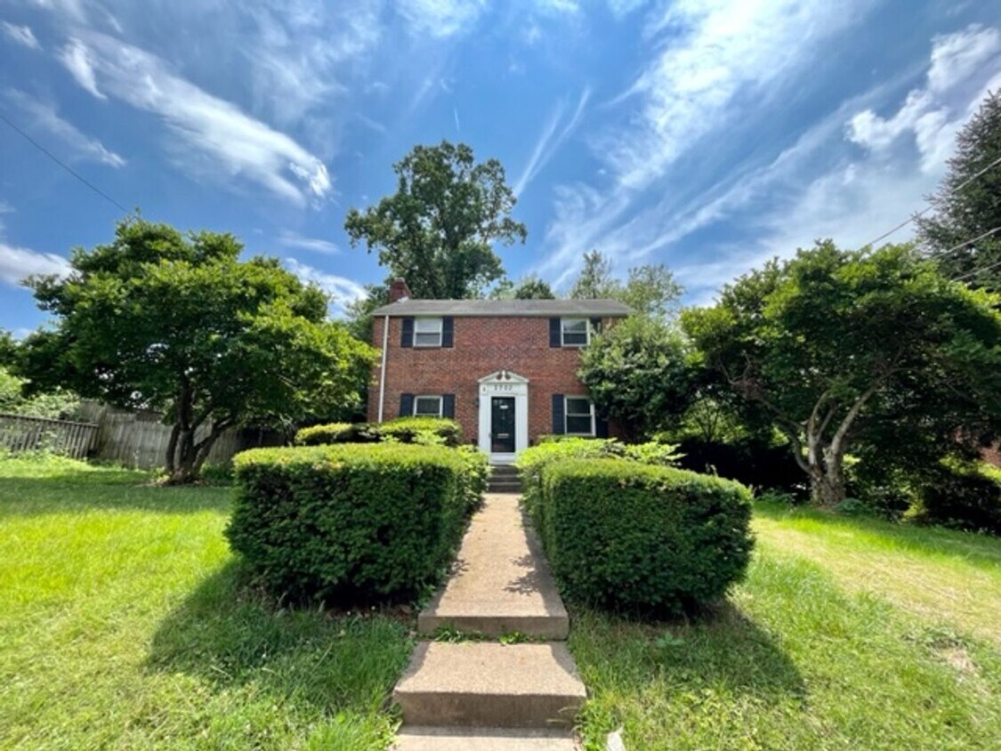 Primary Photo - 2702 Byron St