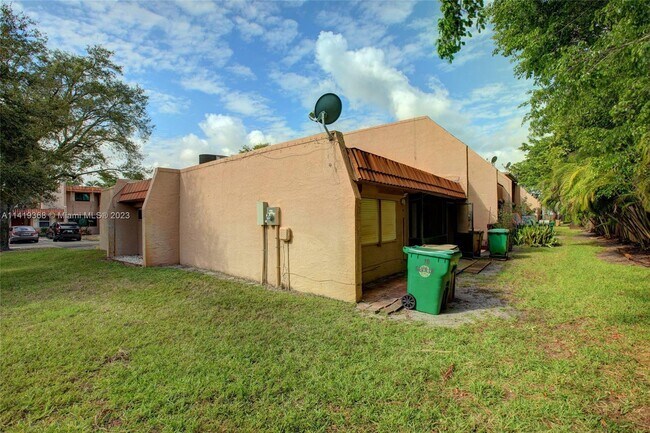 Building Photo - 10 Seville Cir