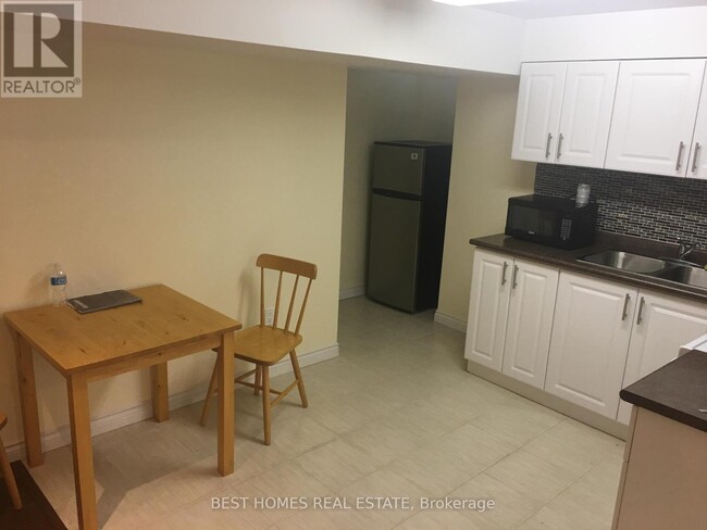 Building Photo - 1727 Hadrian Ct