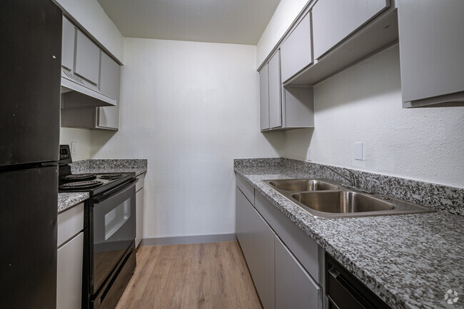 2BR, 1.5BA - 853SF - Lantana Apartments