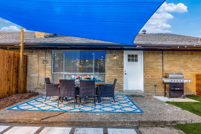 Building Photo - 7738 Village Trail Dr
