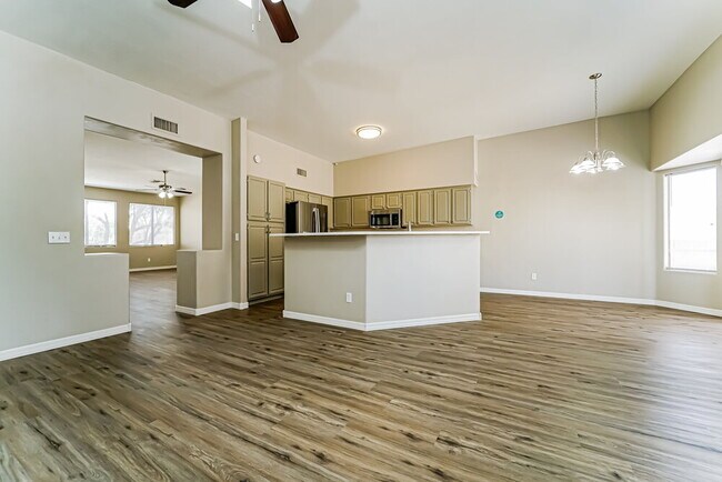 Foto del edificio - 1534 W Churchill Pl