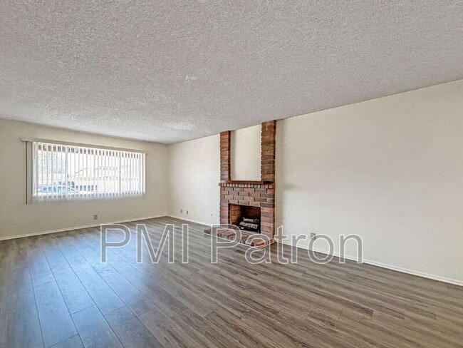 Foto del edificio - 8941 Mint Ave