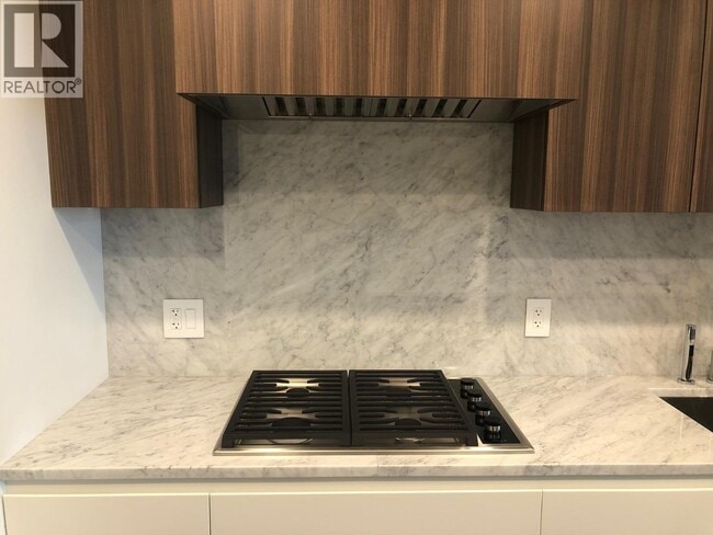 Building Photo - 7418 Paulson St