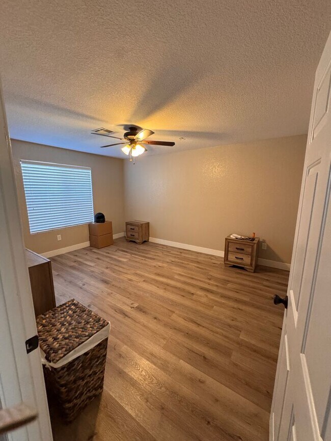 Foto del edificio - 9248 E 30th Pl